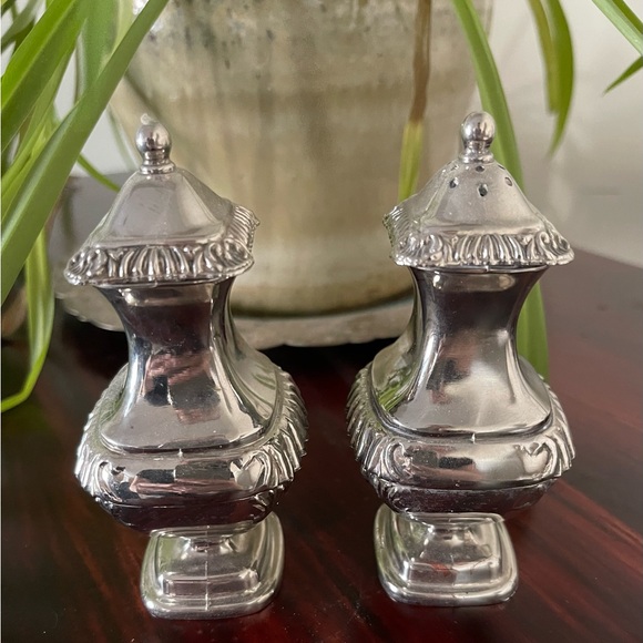 Vintage Grenadier Silver Plated Salt & Pepper Shakers - Picture 4 of 15